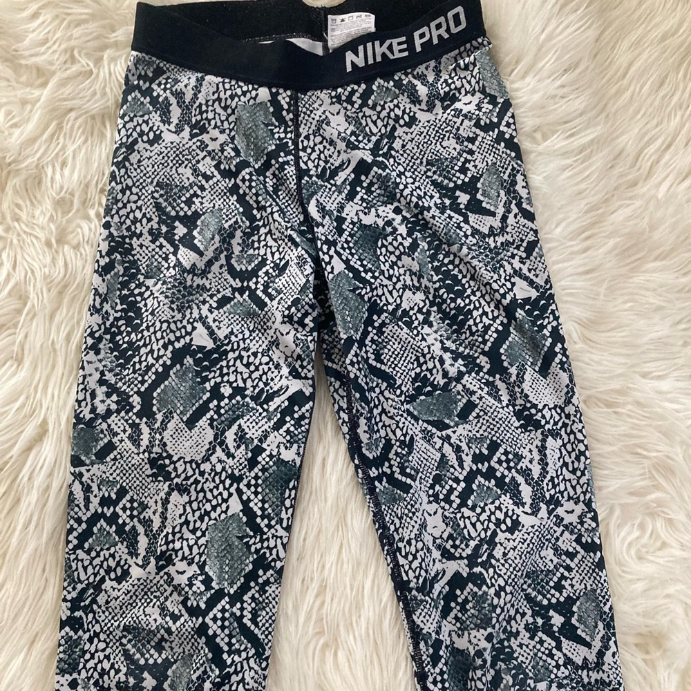 Nike Pro size small gym apparel